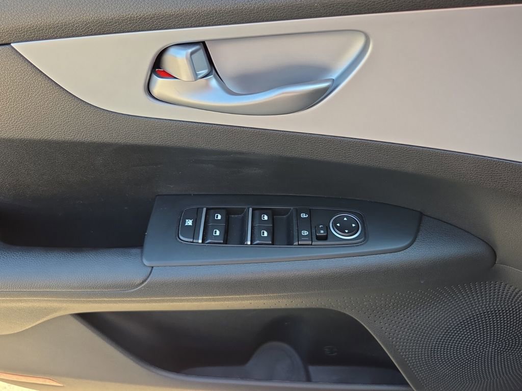 Used 2023 Kia Forte LXS image 12