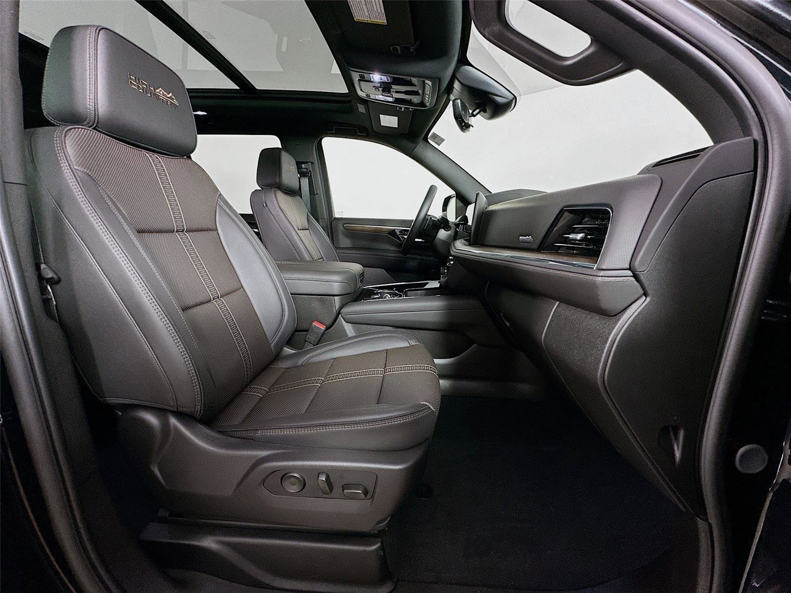 Used 2025 Chevrolet Tahoe High Country image 31