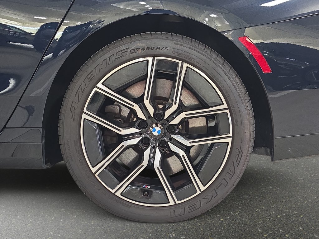Certified 2023 BMW 760i xDrive AWD/4WD image 32