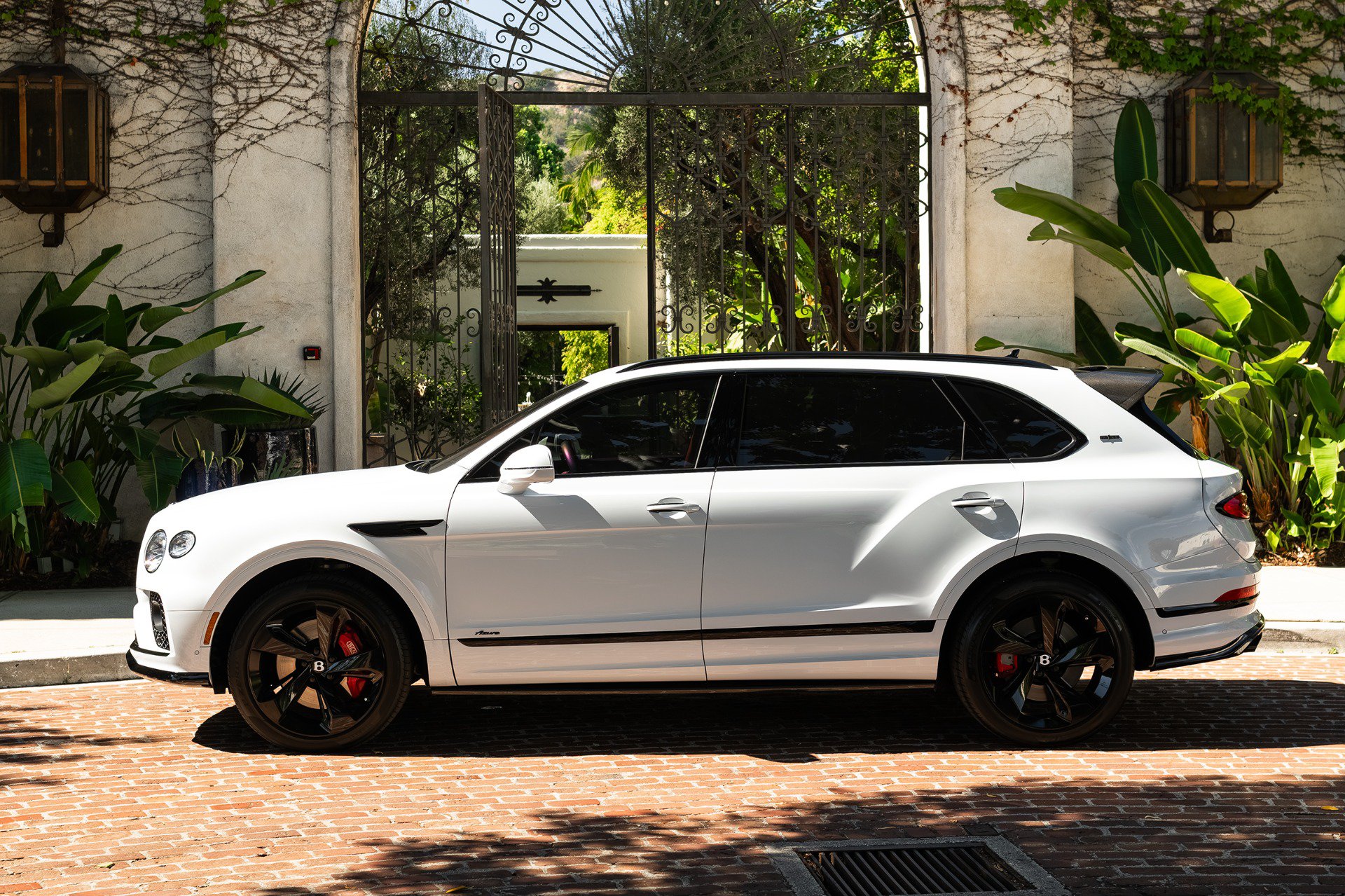Used 2023 Bentley Bentayga Extended Wheelbase AWD/4WD image 13
