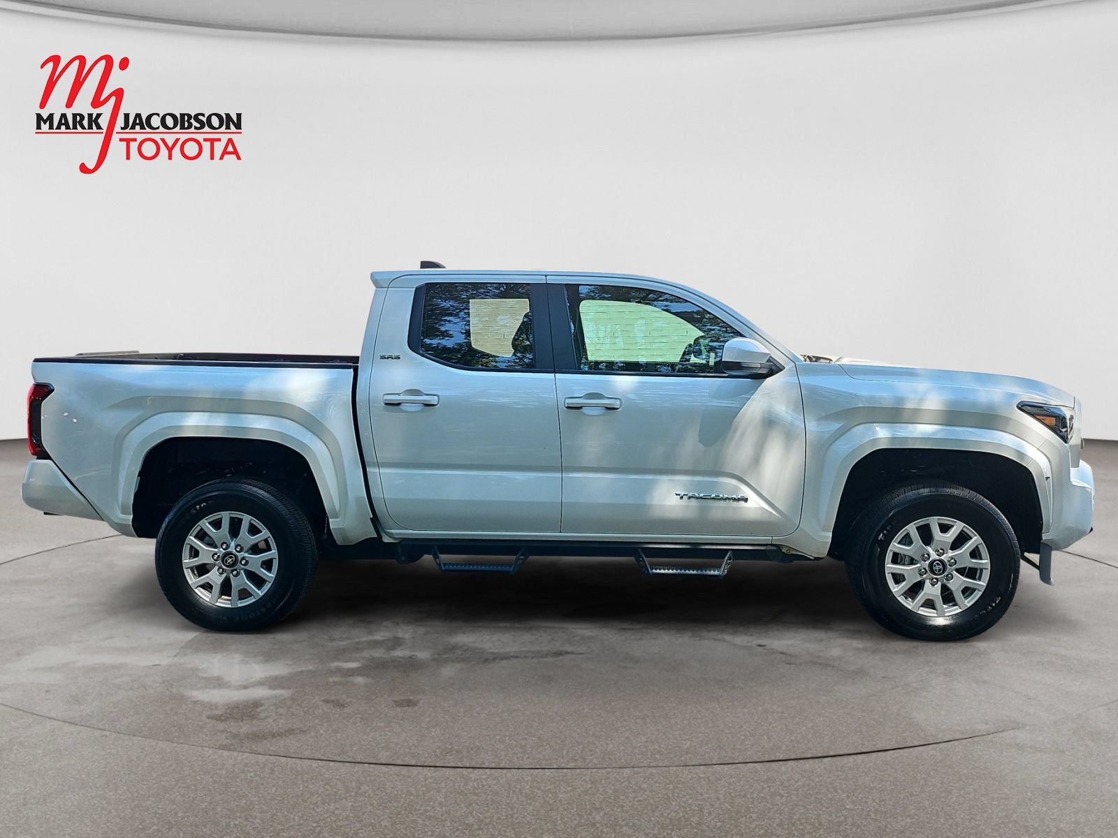 Used 2024 Toyota Tacoma SR5 w/ SR5 Upgrade Package RWD image 4