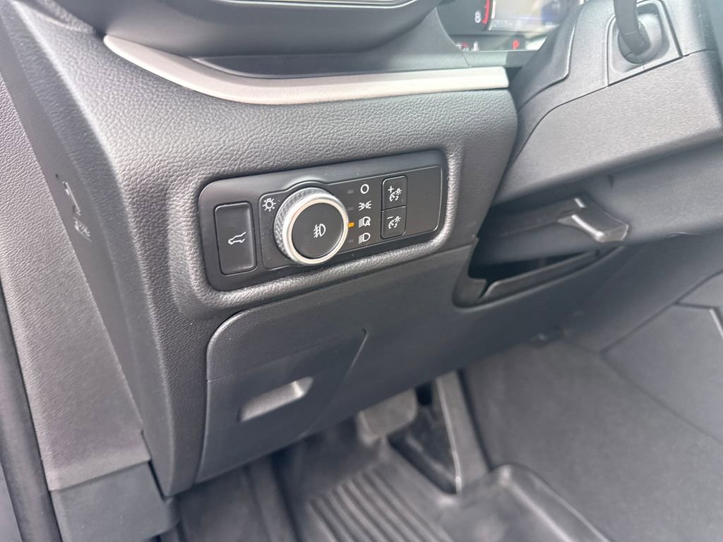 Used 2024 Ford Explorer XLT w/ Equipment Group 202A image 29