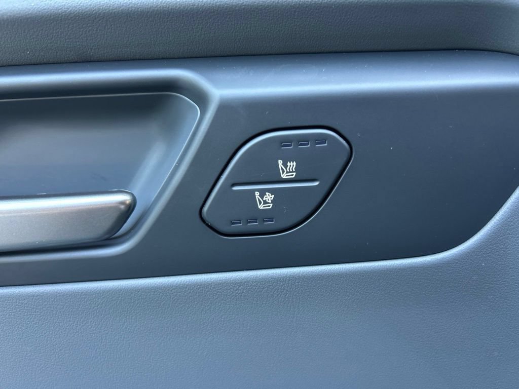 Used 2024 Kia EV9 Light Long Range RWD image 6