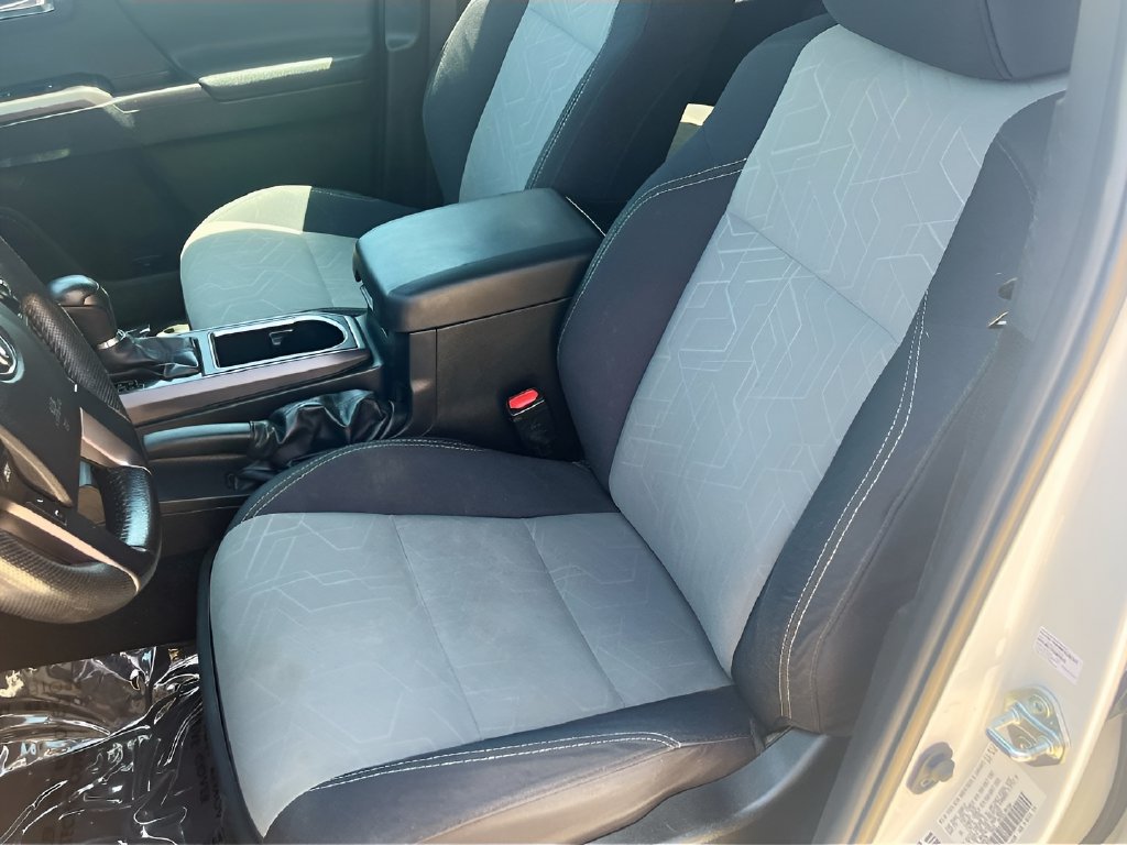 Used 2022 Toyota Tacoma TRD Sport AWD/4WD image 20
