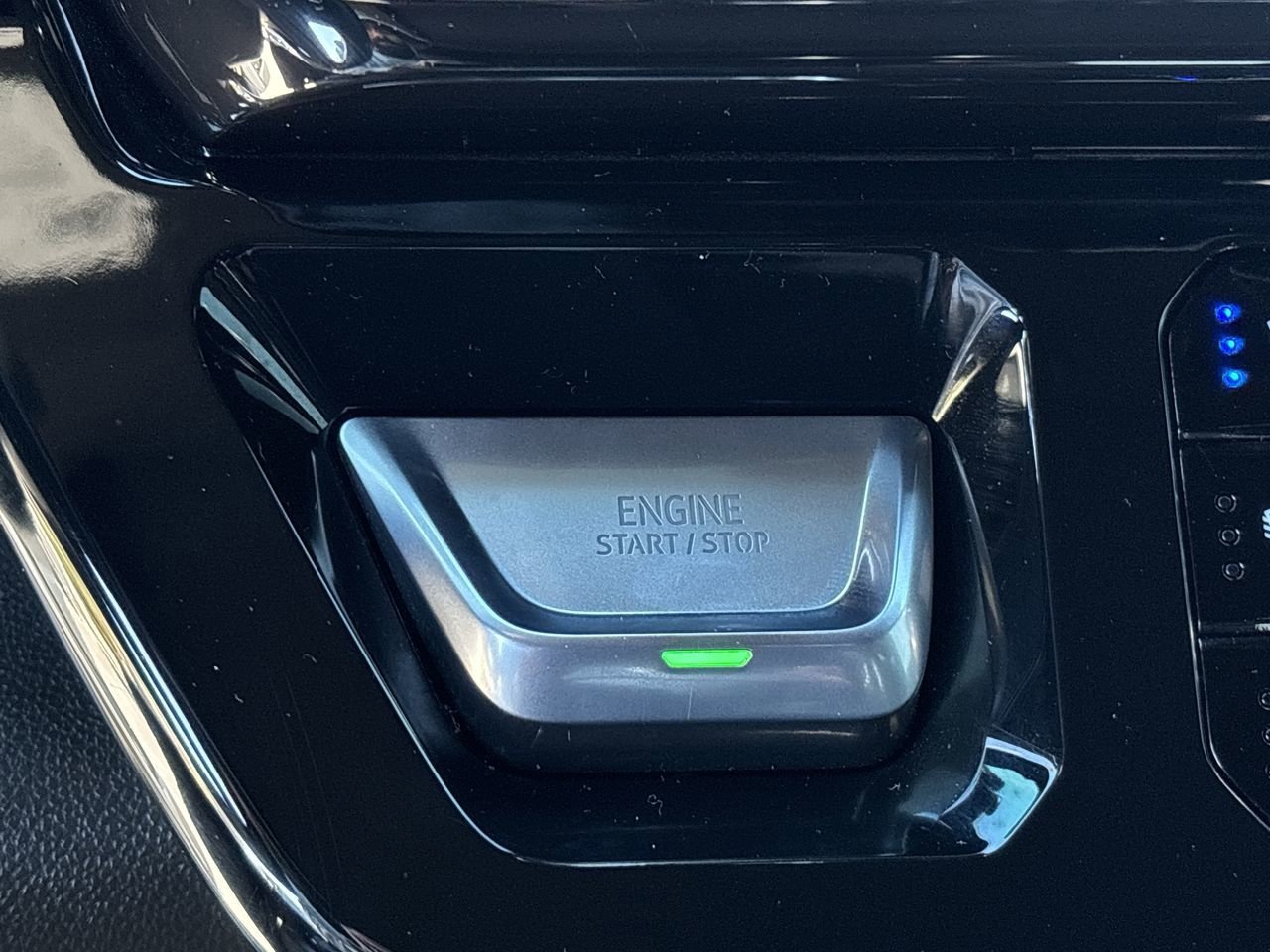 Used 2024 GMC Sierra 3500 AT4 w/ Technology Package image 31