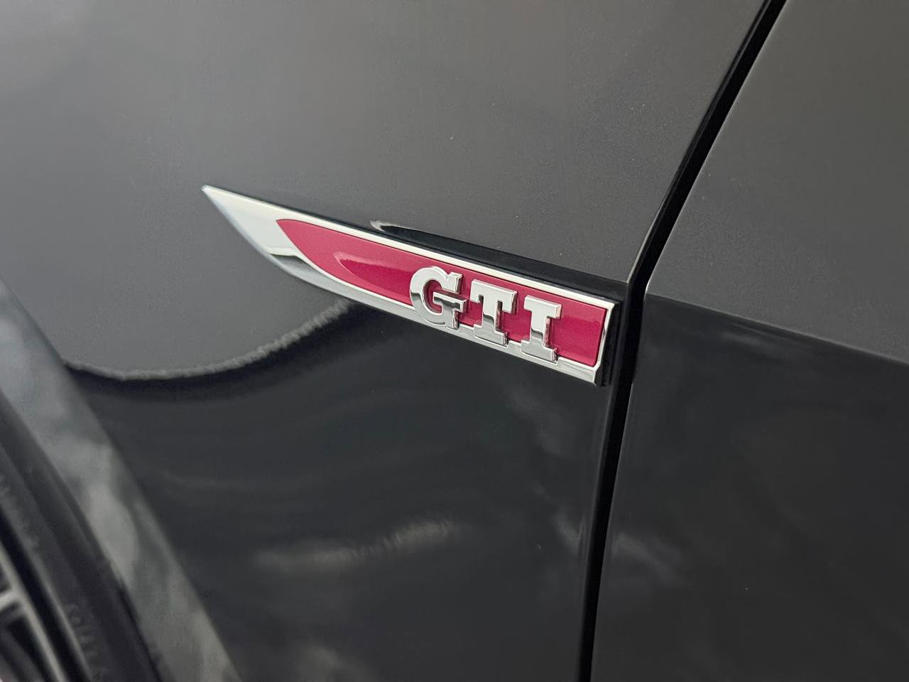 Used 2019 Volkswagen GTI SE FWD image 16