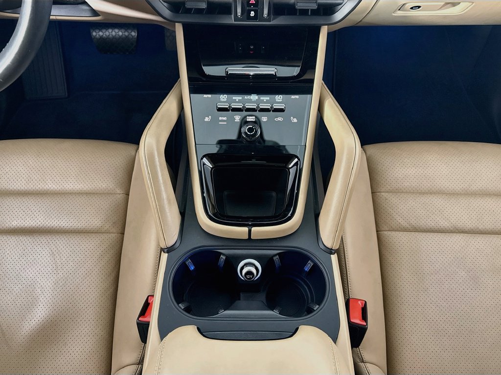 Certified 2024 Porsche Cayenne AWD/4WD image 16