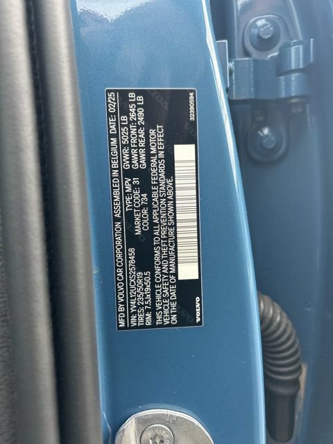 Certified 2025 Volvo XC40 B5 Plus AWD/4WD image 26