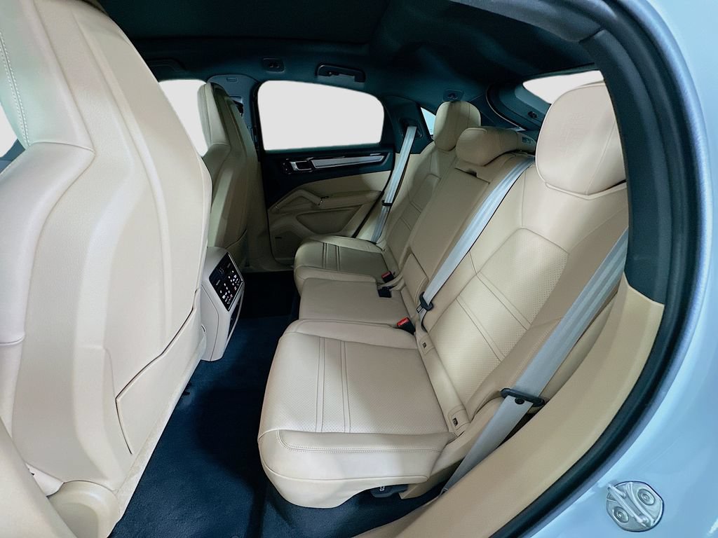 Certified 2023 Porsche Cayenne Platinum Edition AWD/4WD image 23