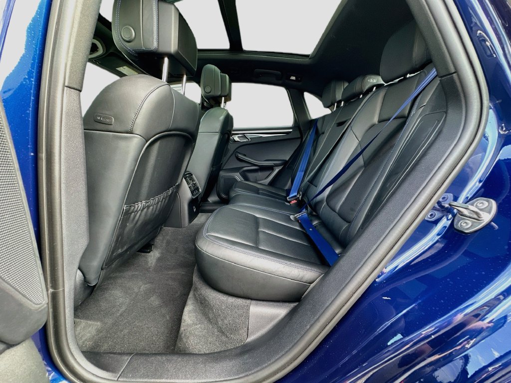 Certified 2024 Porsche Macan AWD/4WD image 24