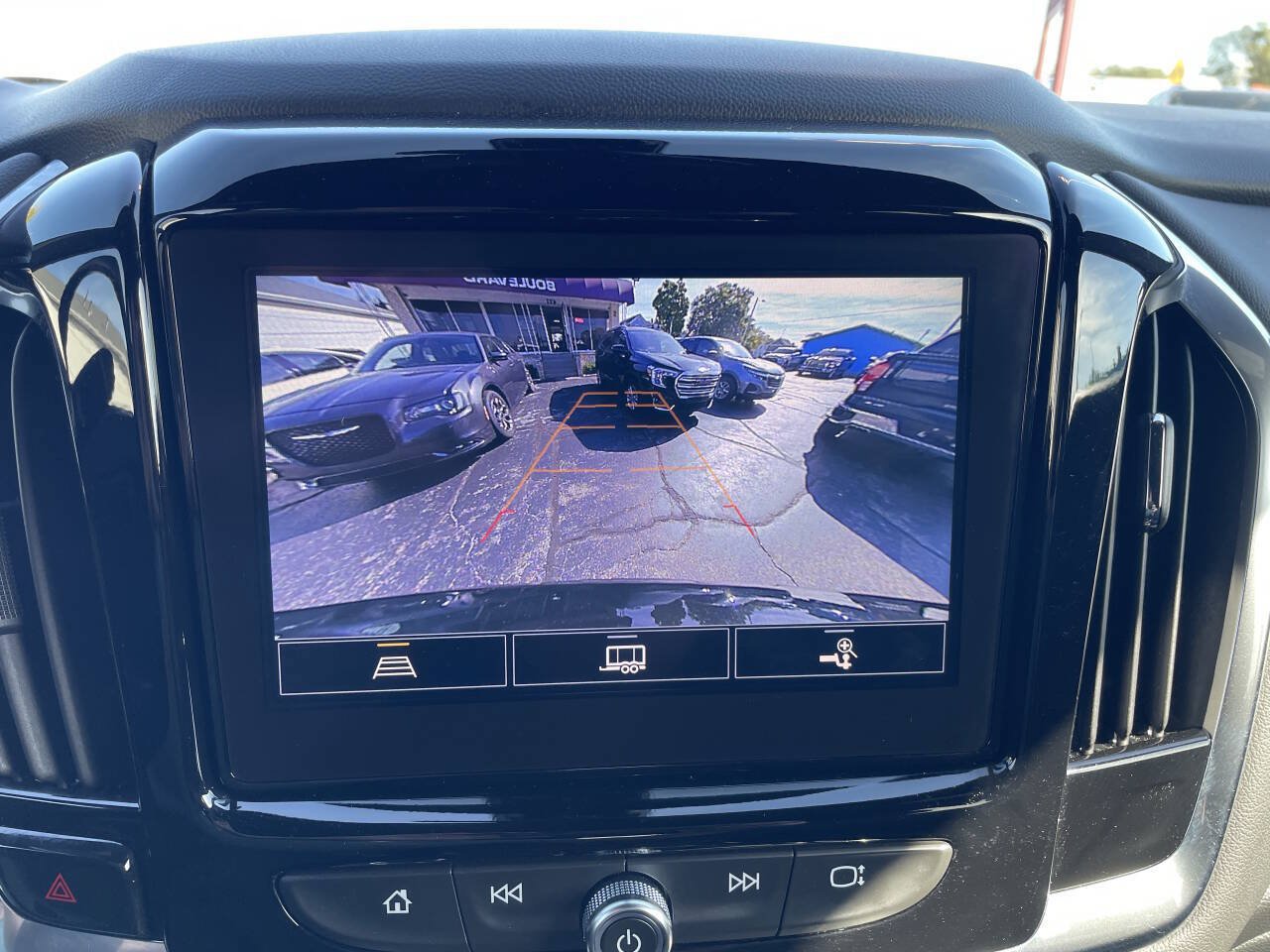 Used 2023 Chevrolet Traverse LT FWD image 24