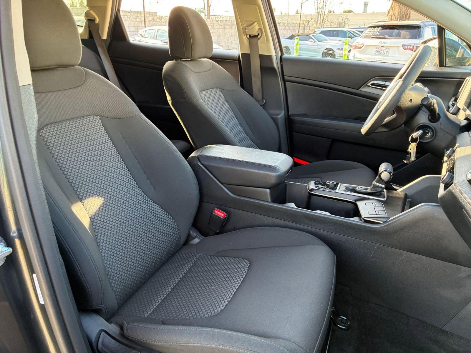 Used 2025 Kia Sportage LX image 36