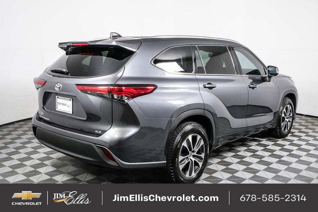 Used 2020 Toyota Highlander XLE image 28