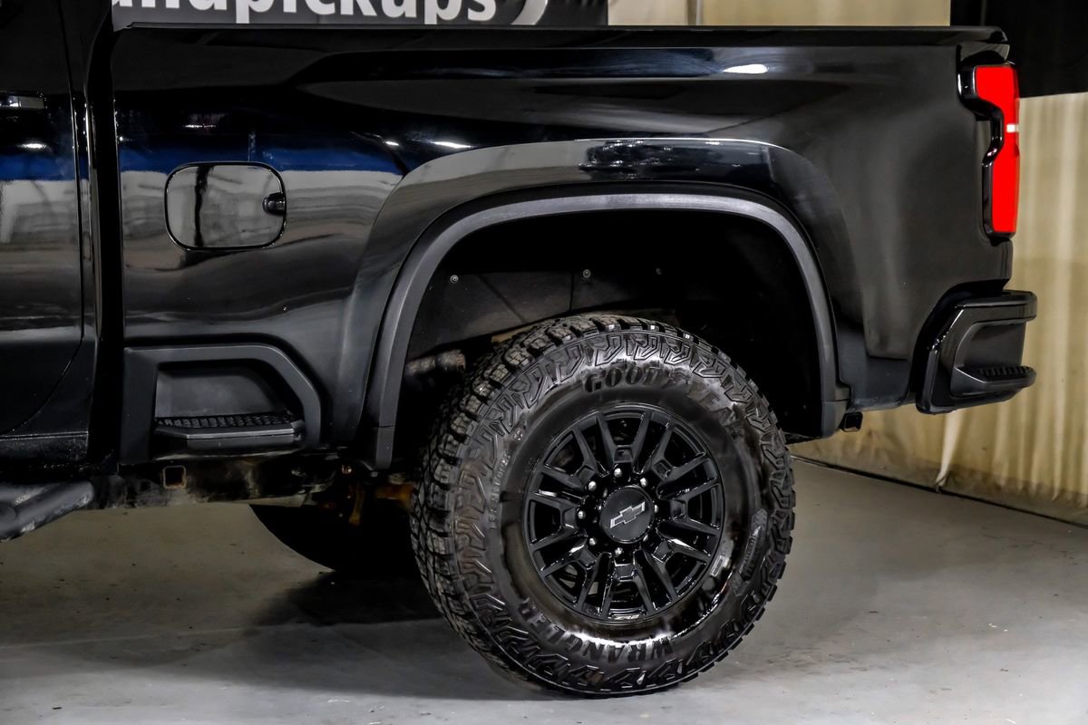 Used 2025 Chevrolet Silverado 2500 ZR2 w/ Technology Package image 13