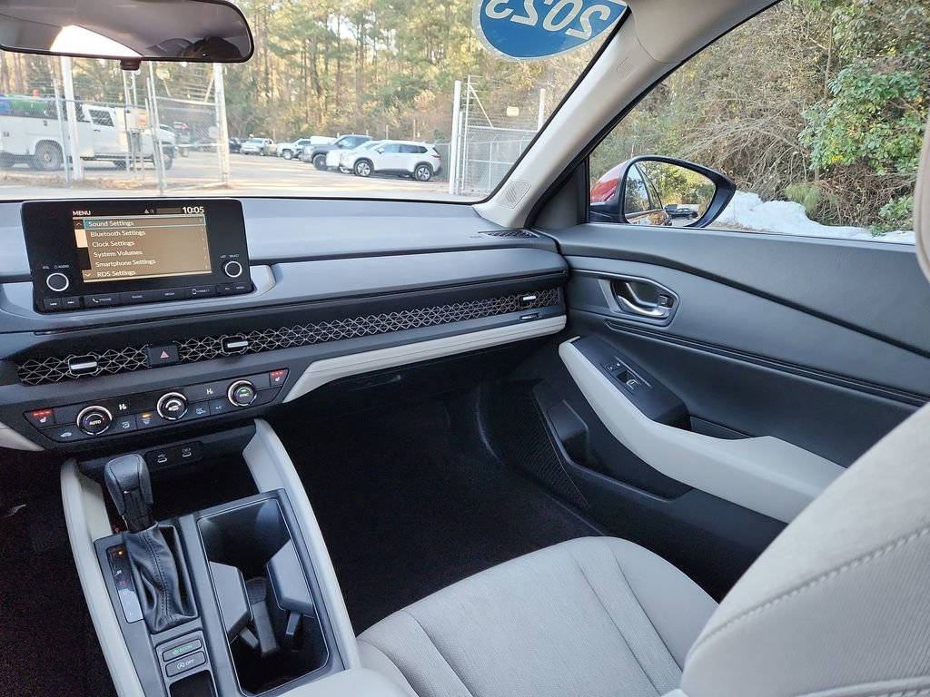 Used 2023 Honda Accord EX image 12