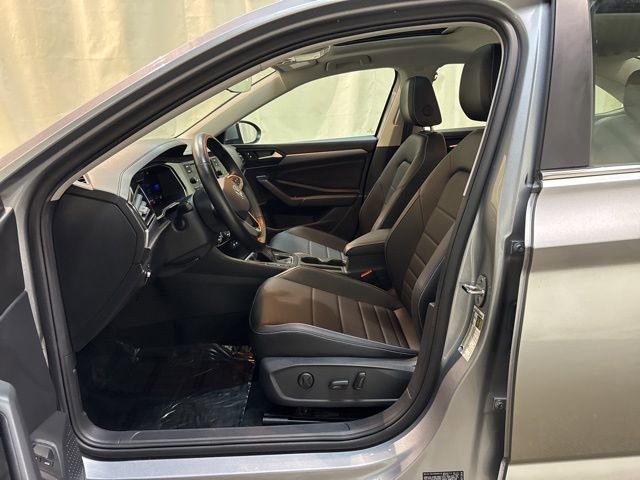 Certified 2023 Volkswagen Jetta SE w/ Panoramic Sunroof Package image 13
