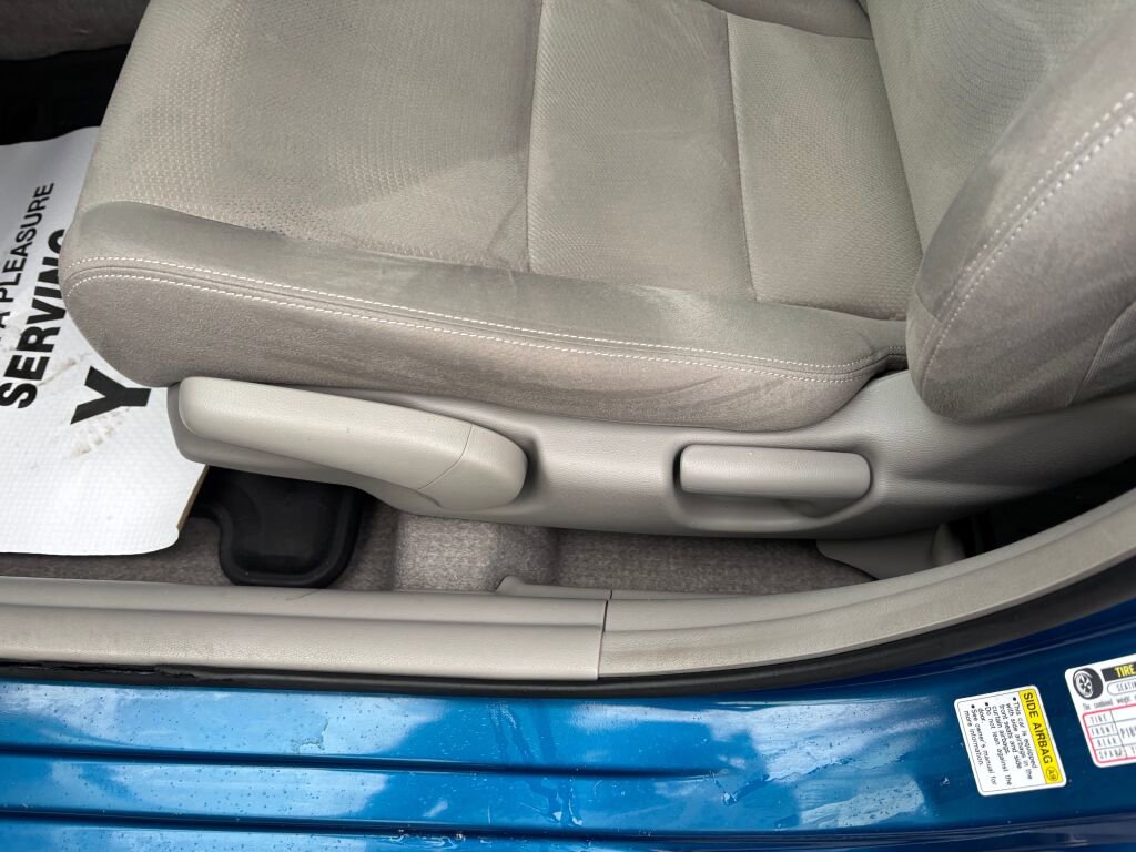 Used 2014 Honda Insight LX image 18