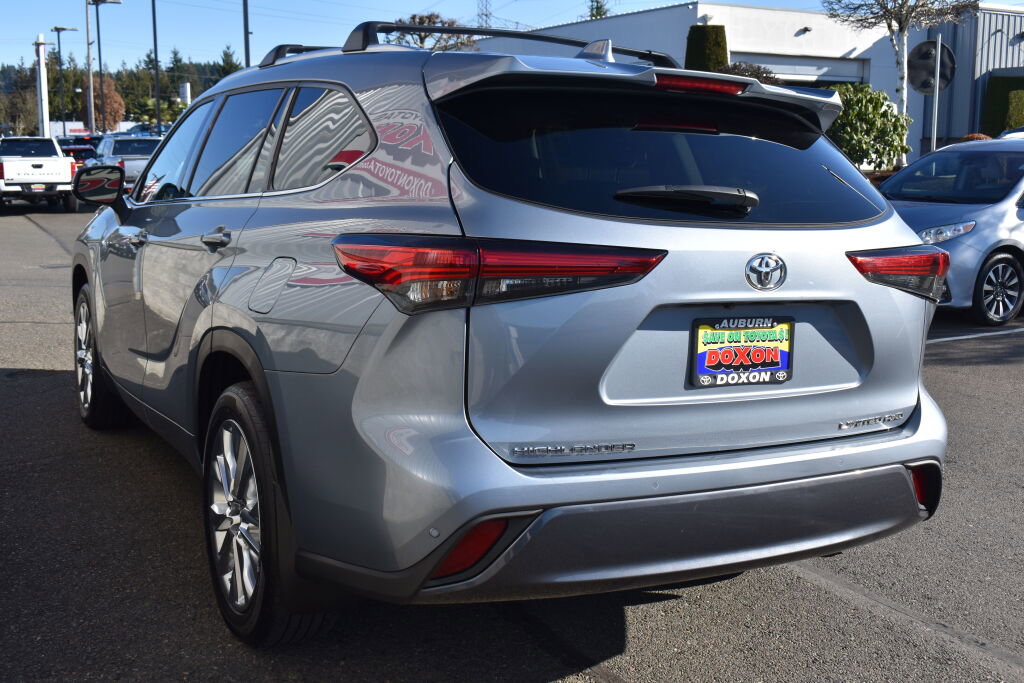 Used 2023 Toyota Highlander Limited image 4