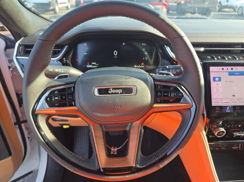 Used 2022 Jeep Grand Cherokee Summit AWD/4WD image 2