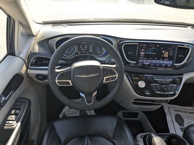 Used 2023 Chrysler Pacifica Touring-L image 31