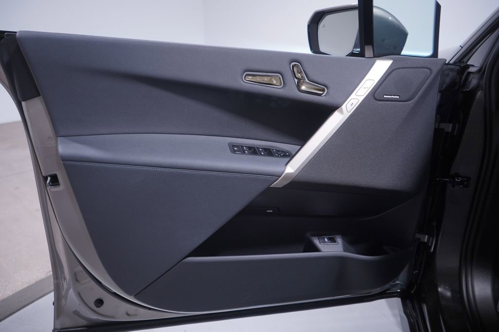 Used 2023 BMW iX xDrive50 w/ Premium Package image 15