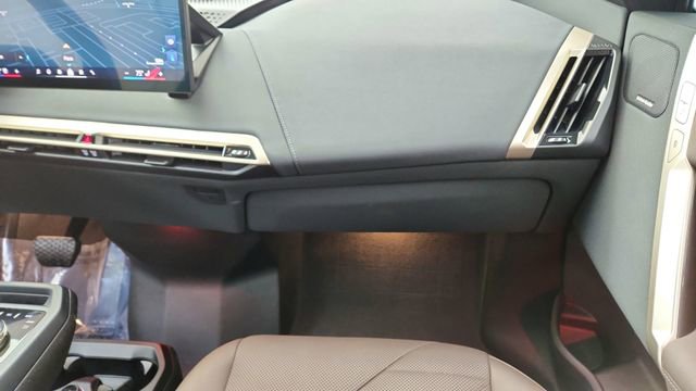 Used 2024 BMW iX xDrive50 w/ Premium Package AWD/4WD image 37