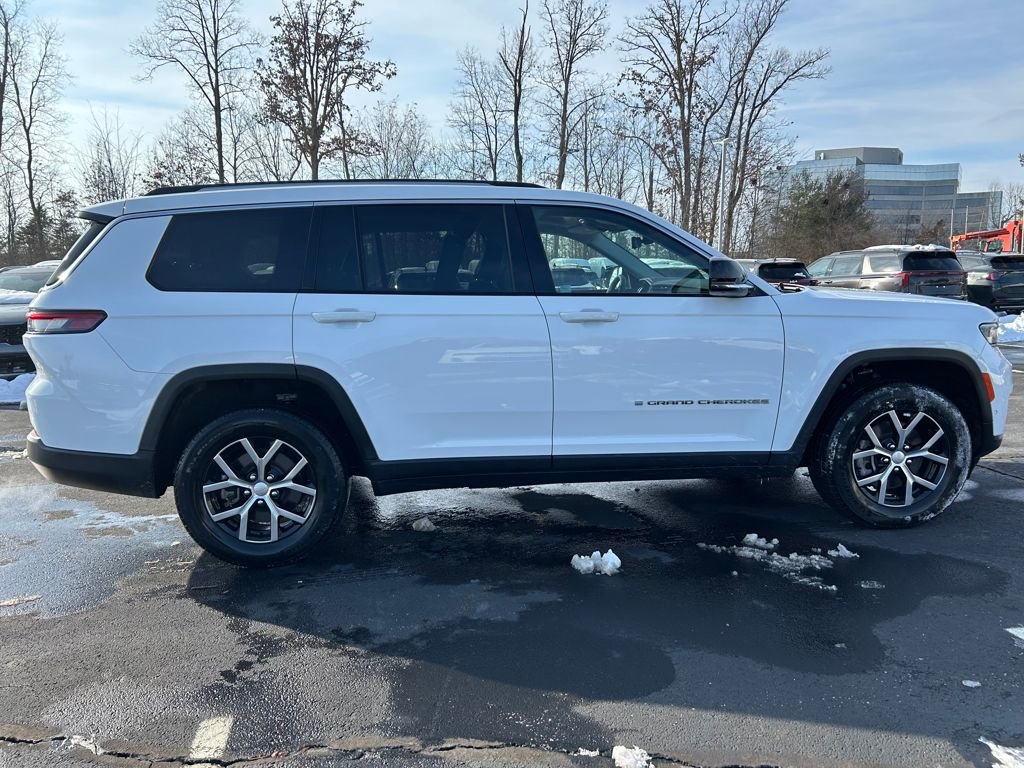 Used 2023 Jeep Grand Cherokee L Limited w/ Luxury Tech Group II image 8