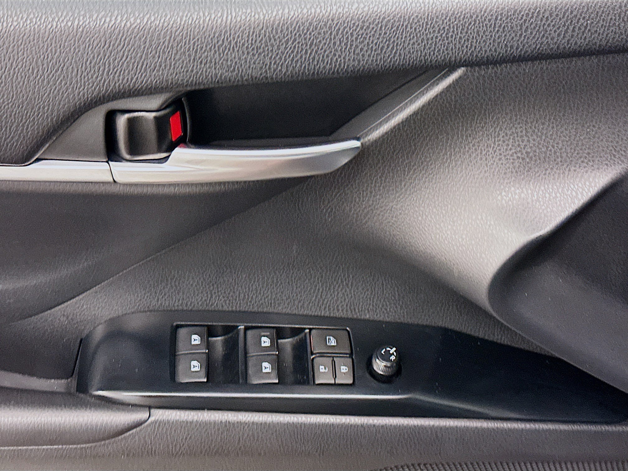 Used 2018 Toyota Camry LE FWD image 15