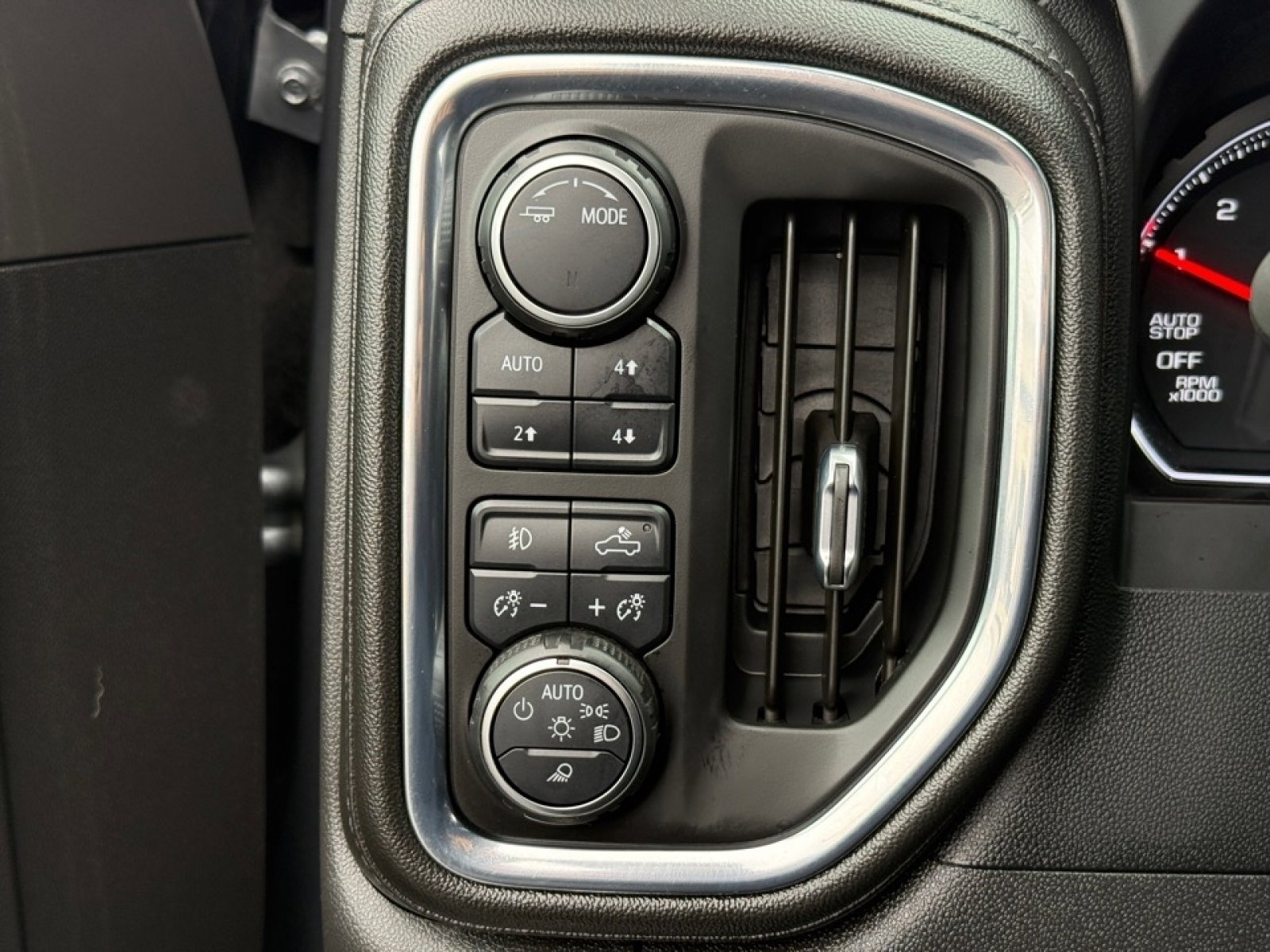 Used 2022 Chevrolet Silverado 1500 LT Trail Boss w/ LT Trail Boss Premium Package image 28