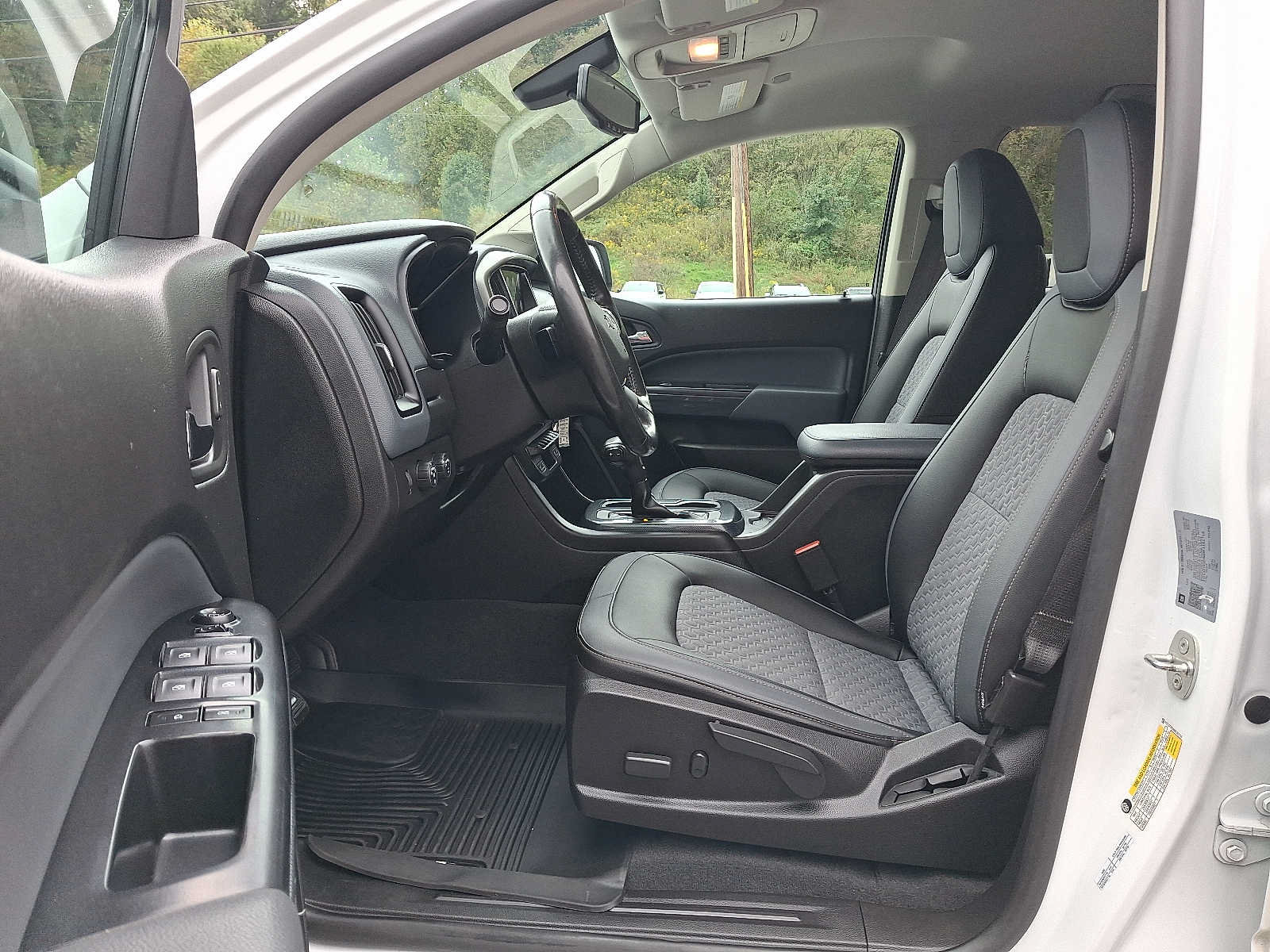 Used 2021 Chevrolet Colorado Z71 AWD/4WD image 13