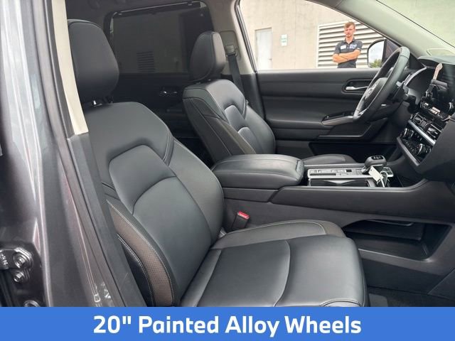 Used 2025 Nissan Pathfinder SL w/ SL Premium Package FWD image 13