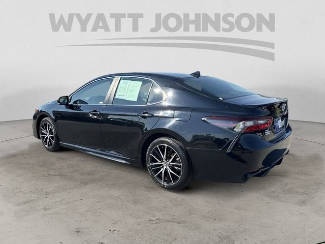 Used 2024 Toyota Camry SE FWD image 3
