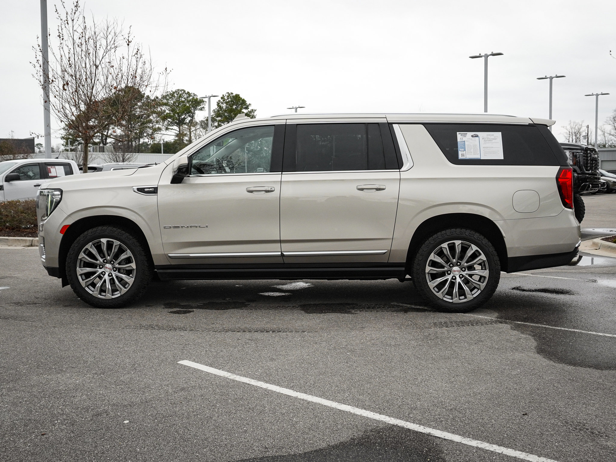Used 2022 GMC Yukon XL Denali image 7