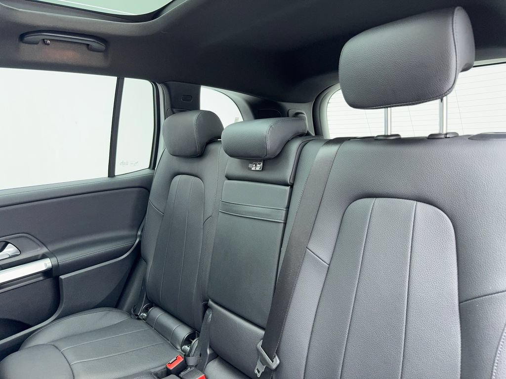 Used 2023 Mercedes-Benz GLB 250 4MATIC w/ Premium Package image 41