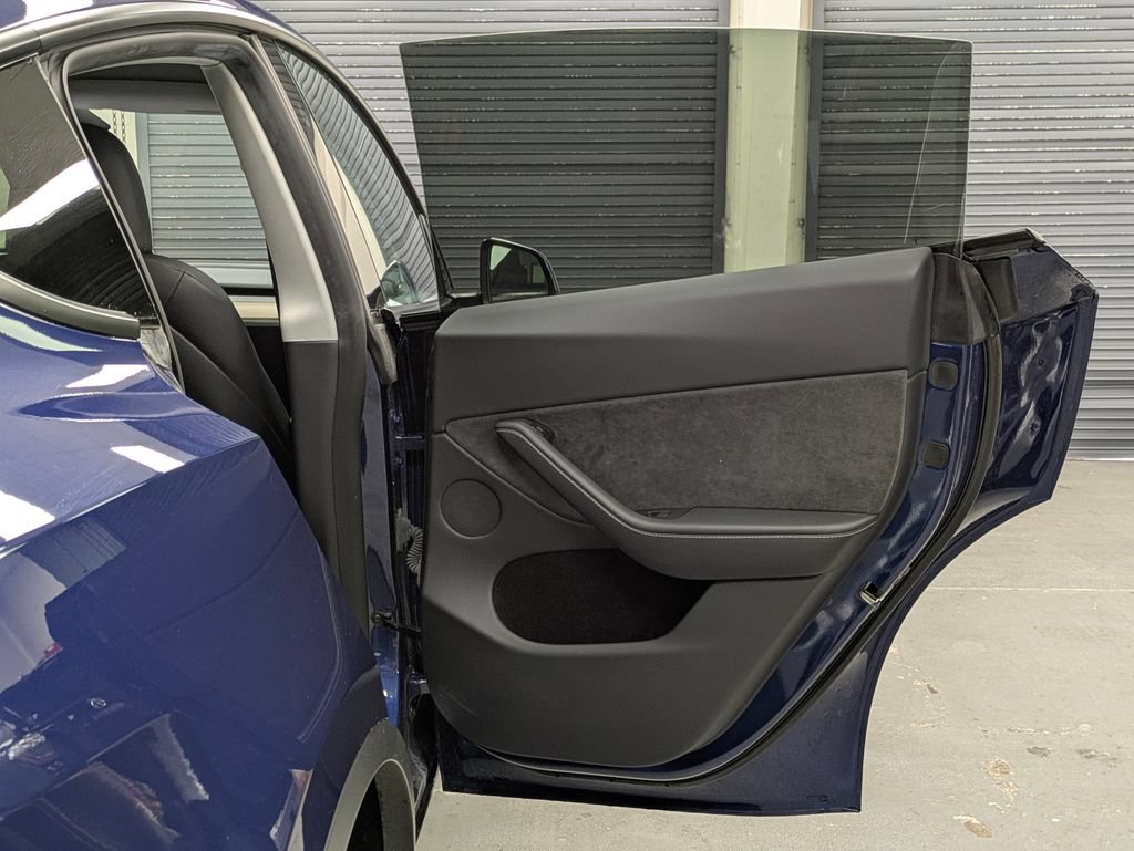 Used 2023 Tesla Model Y AWD image 13