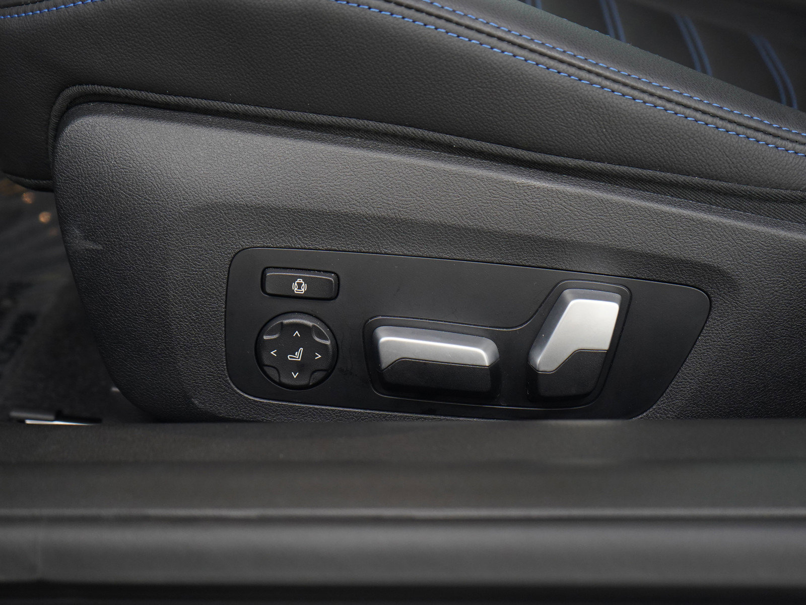 Used 2024 BMW M2 RWD image 27