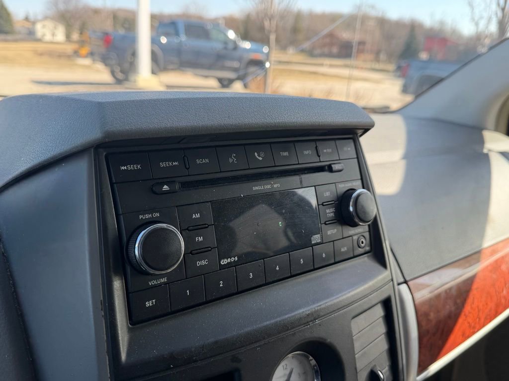 Used 2008 Chrysler Town & Country Touring FWD image 20