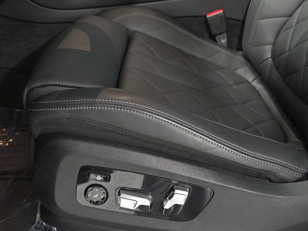 Used 2025 BMW X5 M60i w/ Climate Comfort Package AWD/4WD image 24
