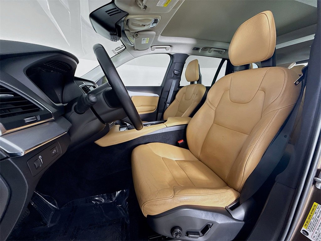 Used 2016 Volvo XC90 T6 Momentum w/ Vision Package image 21