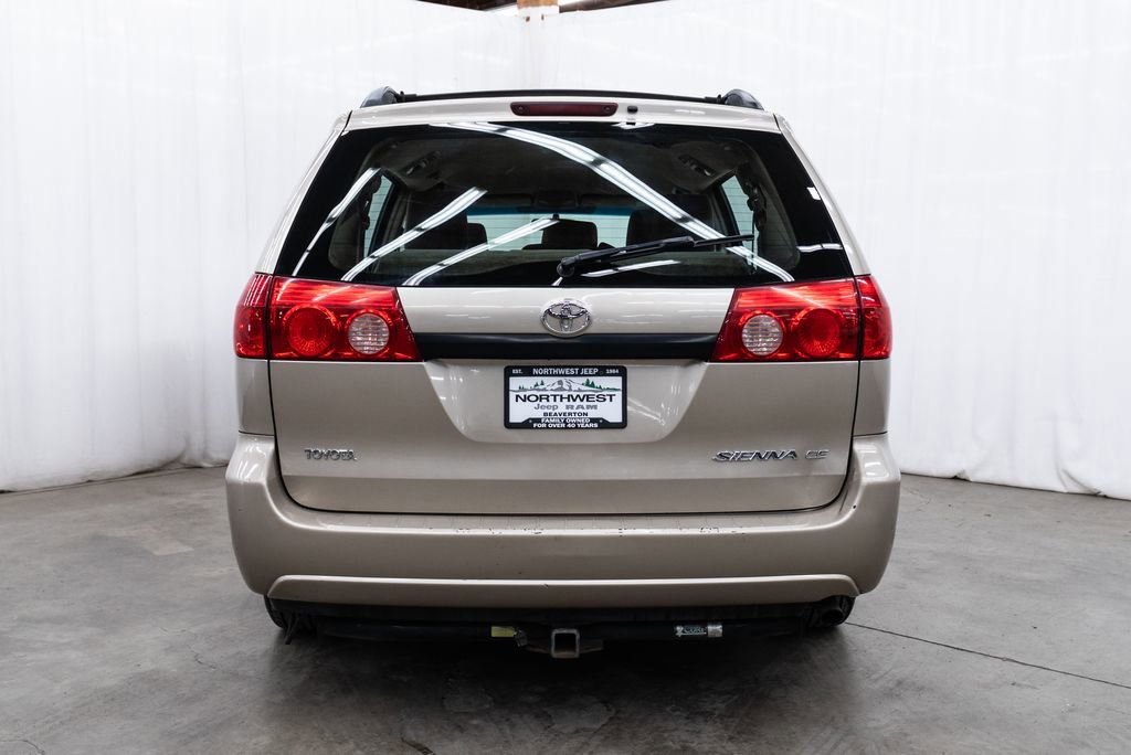 Used 2010 Toyota Sienna CE FWD image 5