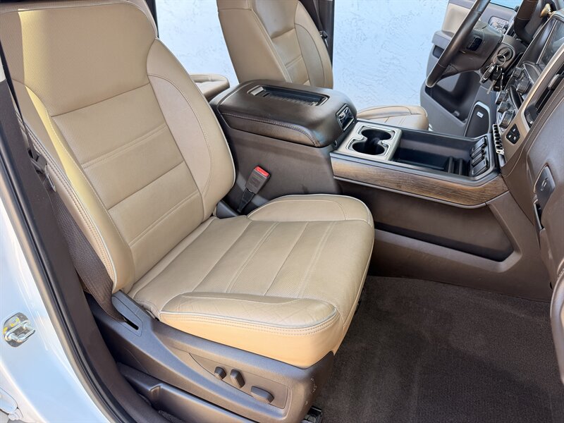Used 2017 GMC Sierra 2500 Denali w/ Duramax Plus Package AWD/4WD image 45