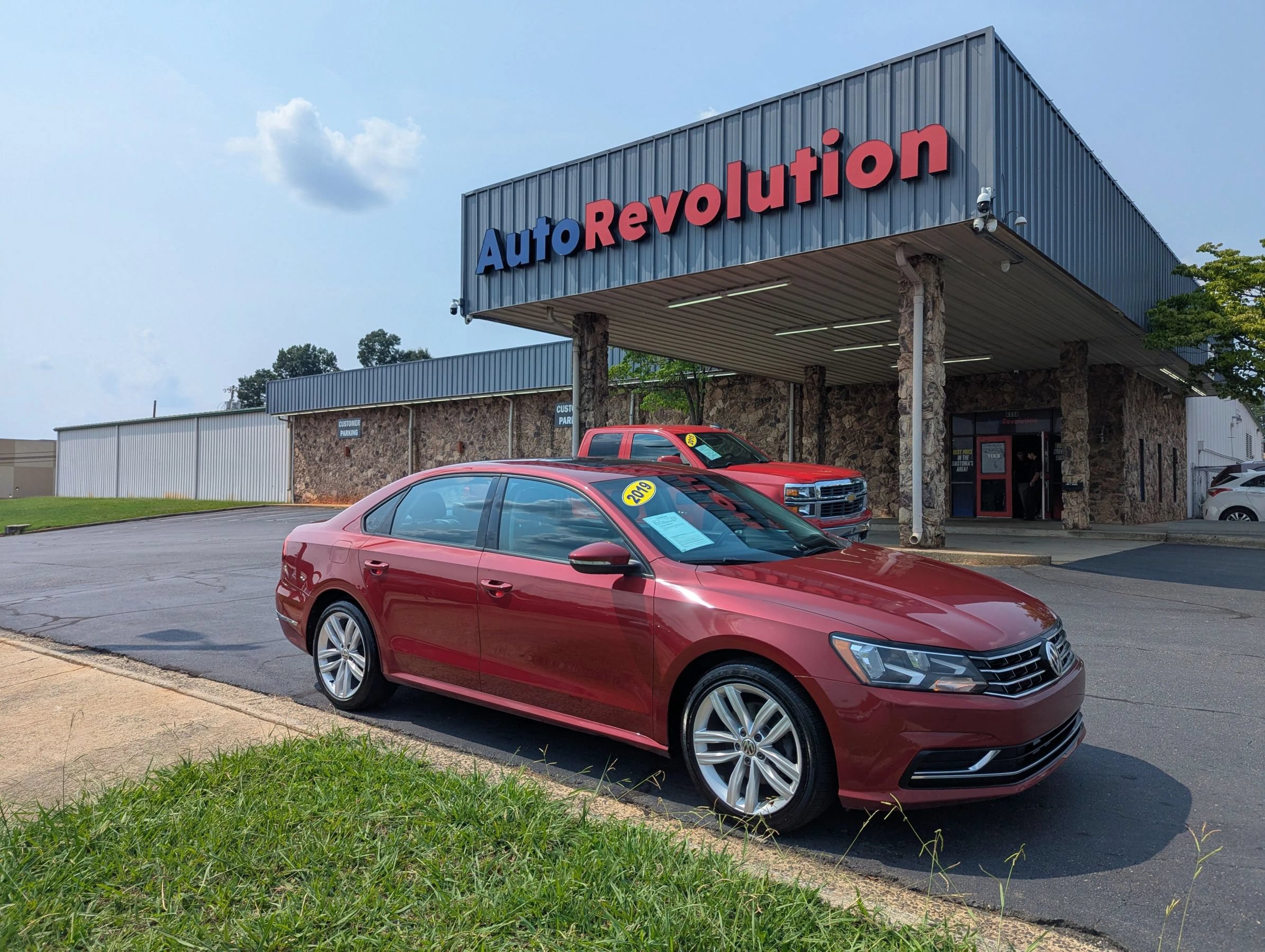 Used 2019 Volkswagen Passat 2.0T Wolfsburg w/ Wheels & Sunroof Package FWD image 1