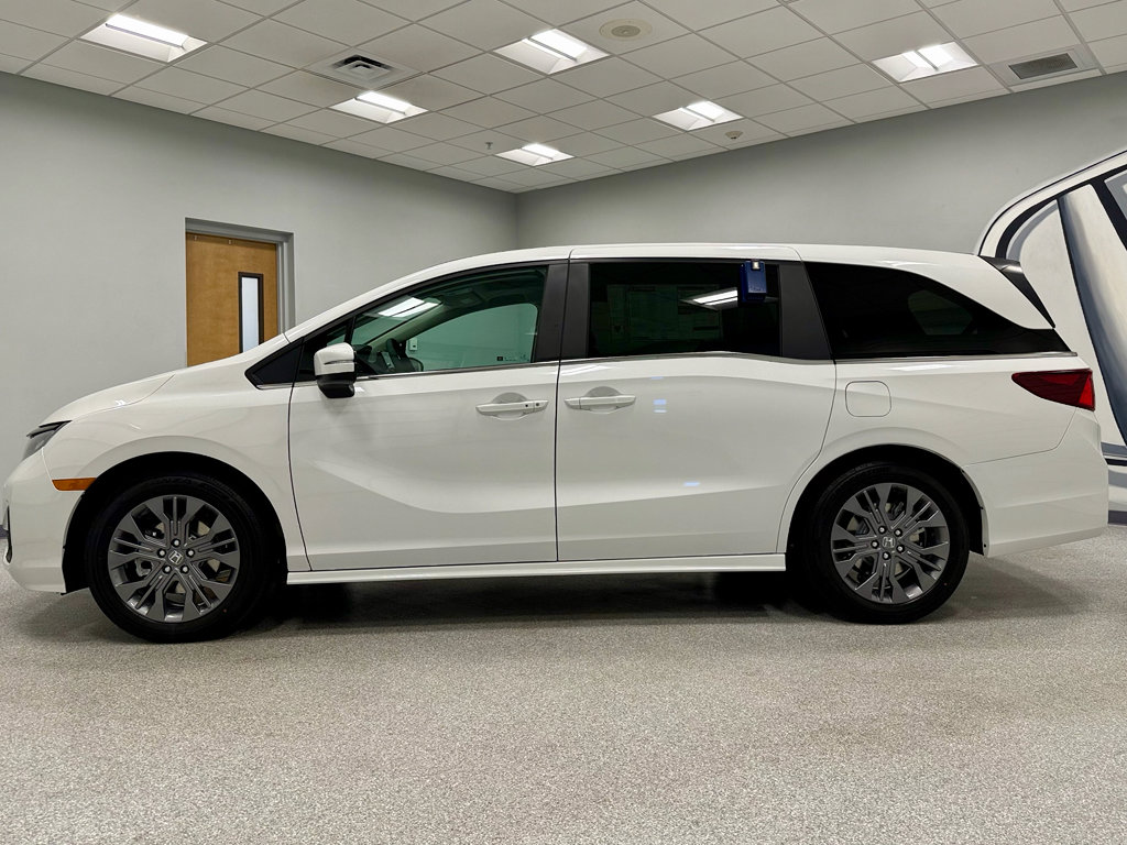 New 2026 Honda Odyssey Touring image 3