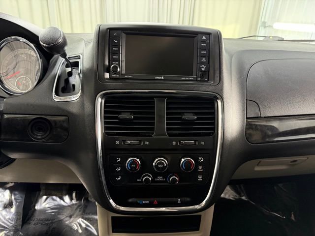 Used 2018 Dodge Grand Caravan SE w/ UConnect Hands-Free Group image 14