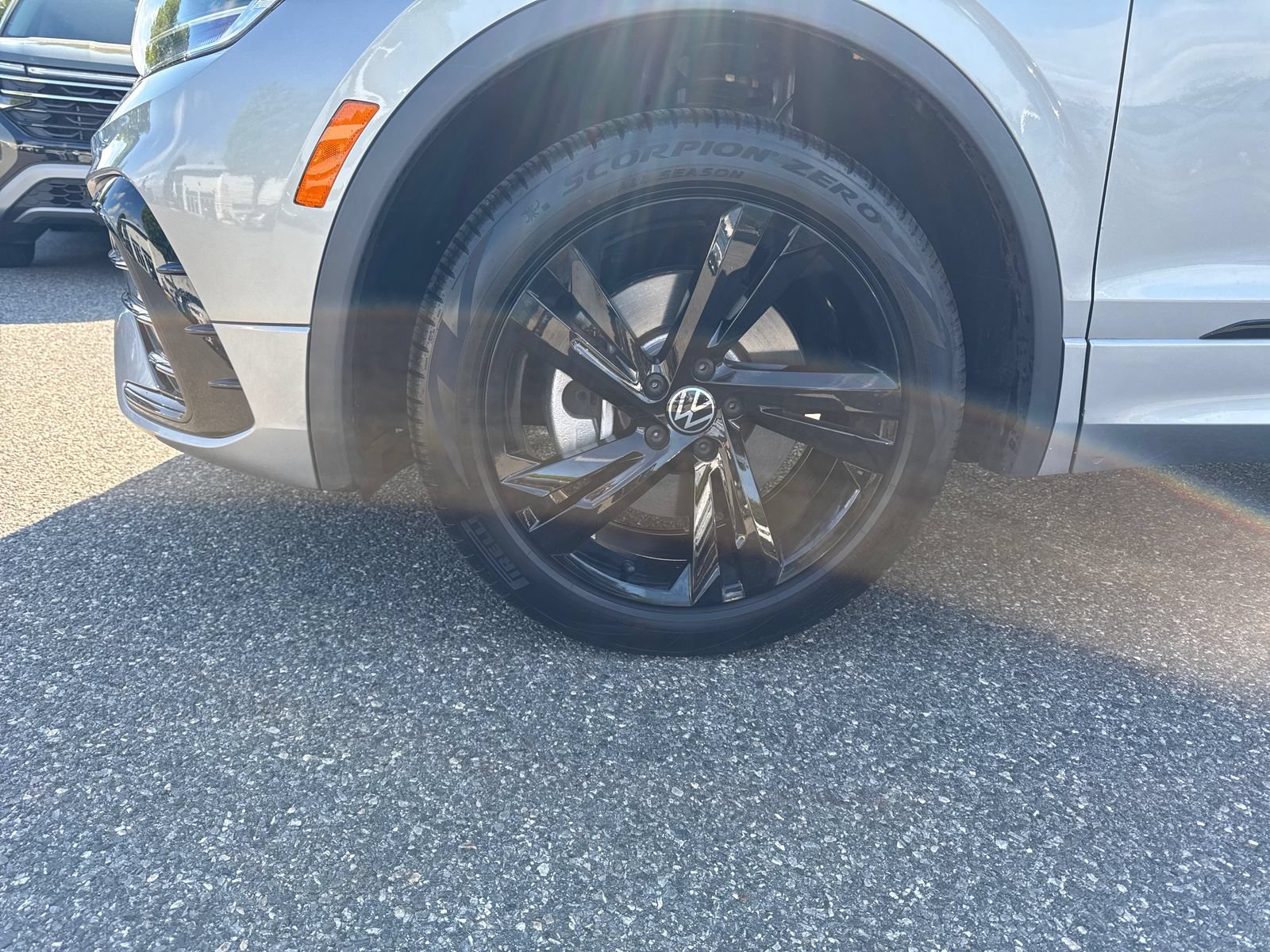 Certified 2023 Volkswagen Tiguan SE R-Line FWD image 10