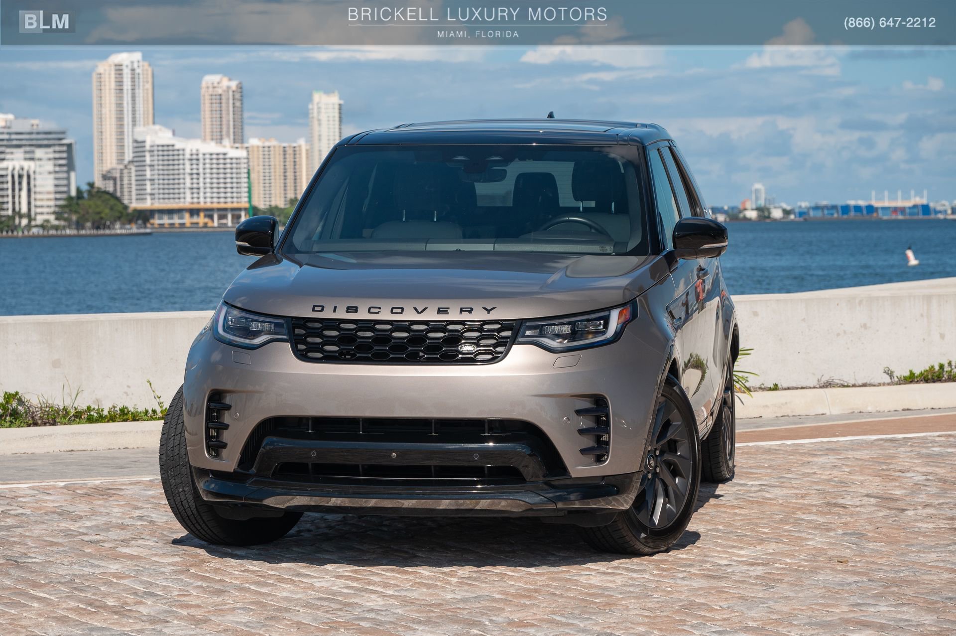 Used 2023 Land Rover Discovery S R-Dynamic image 2