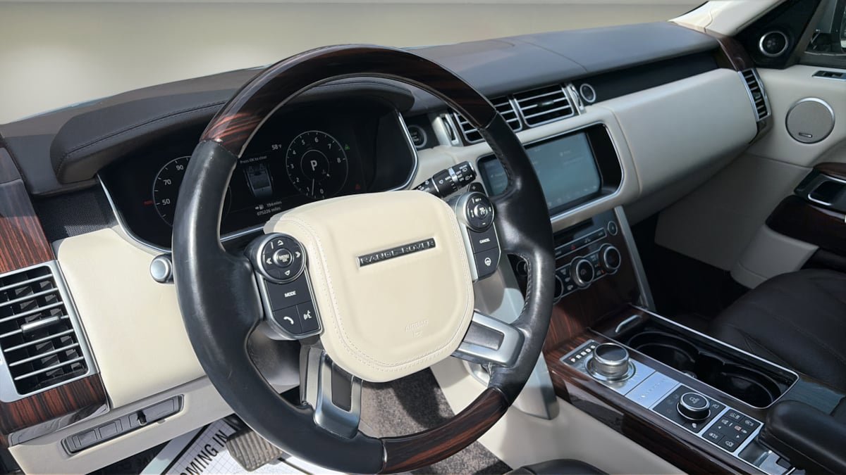 Used 2017 Land Rover Range Rover HSE image 12