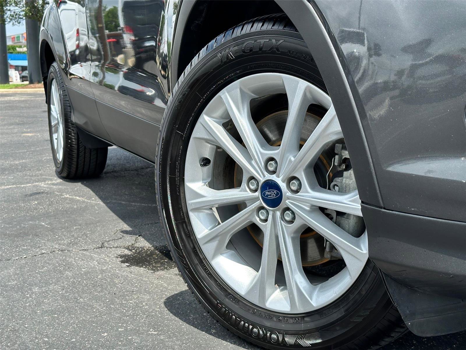 Used 2019 Ford Escape SEL image 2