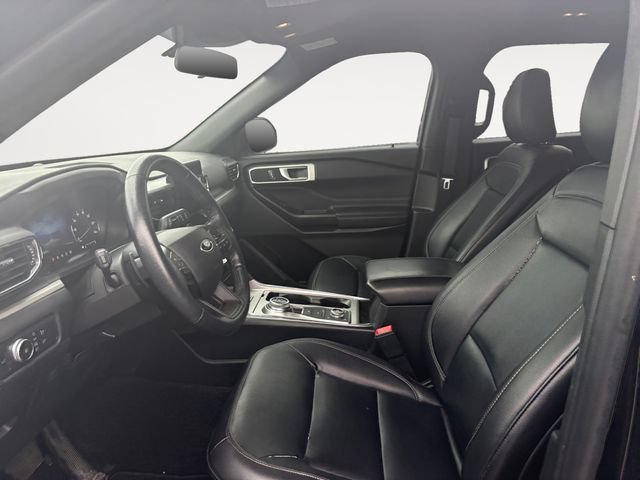 Used 2020 Ford Explorer XLT w/ Equipment Group 202A AWD/4WD image 9