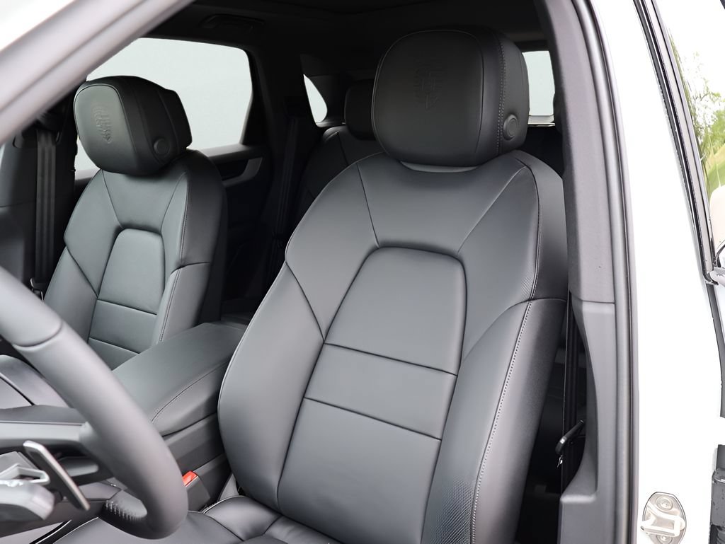 New 2026 Porsche Cayenne AWD/4WD image 5
